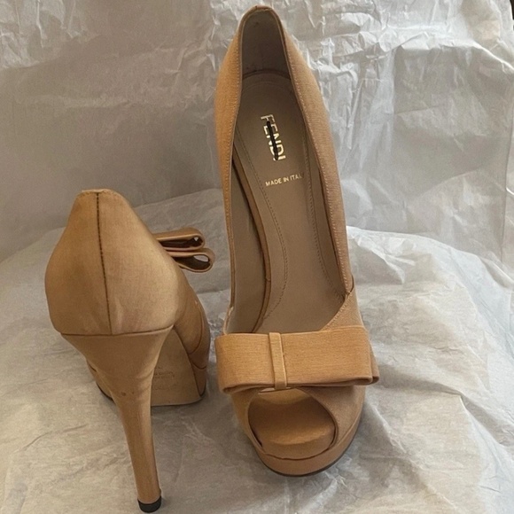 NEW W/ Imperfections FENDI  Bow Peep Toe Platform Heels Pumps 38.5 MSRP $495 - Picture 12 of 12